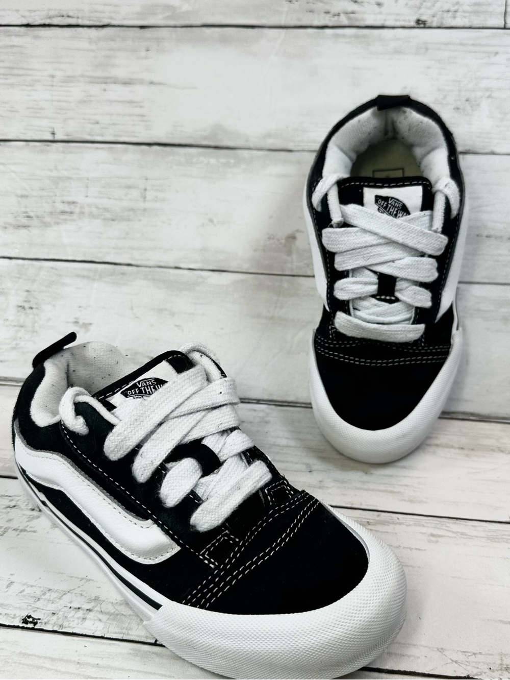 Vans Little Kids Knu Skool Shoe Black & True White (US Kid's 2) low top